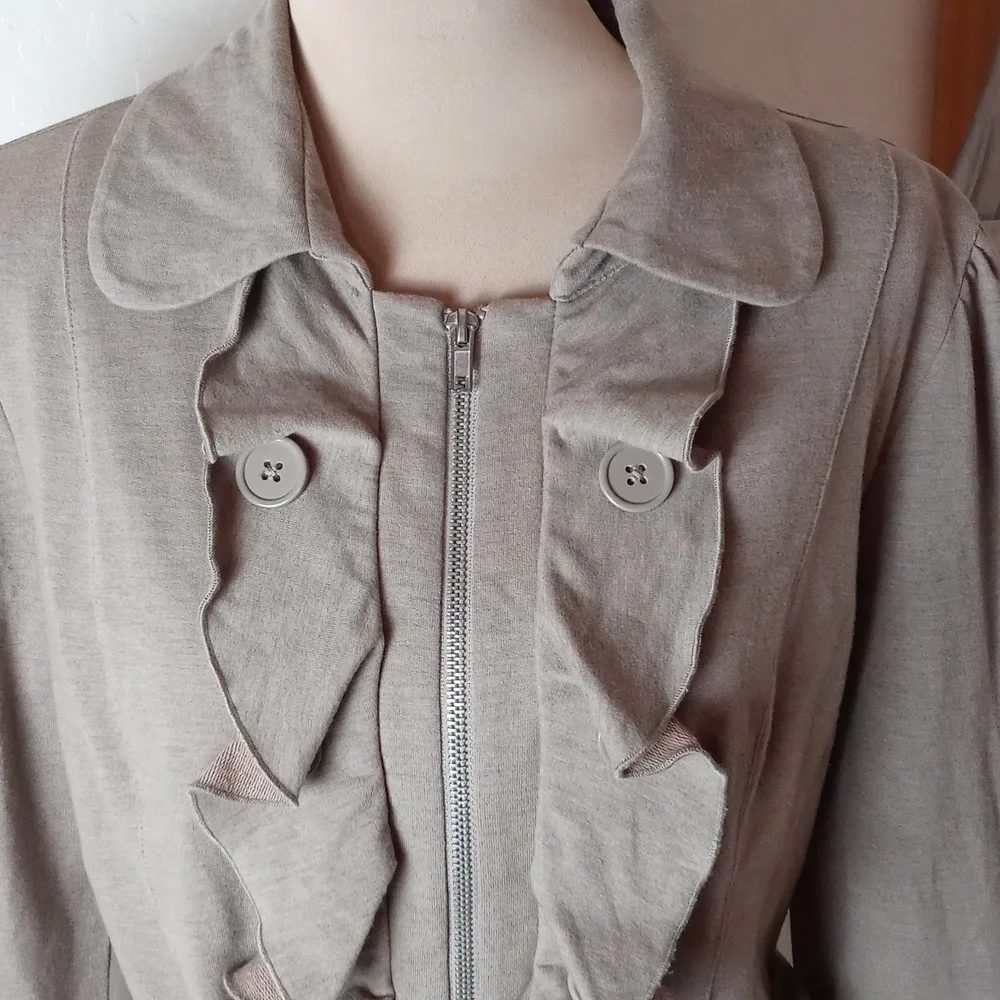 Eyeshadow Ruffled Front Jacket - Picture 2 of 7